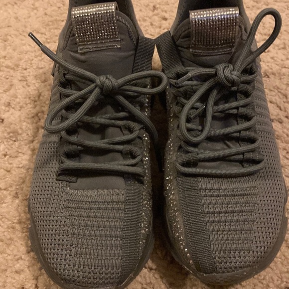 Steve Madden grey size 9 1/2 woman’s - Picture 2 of 4